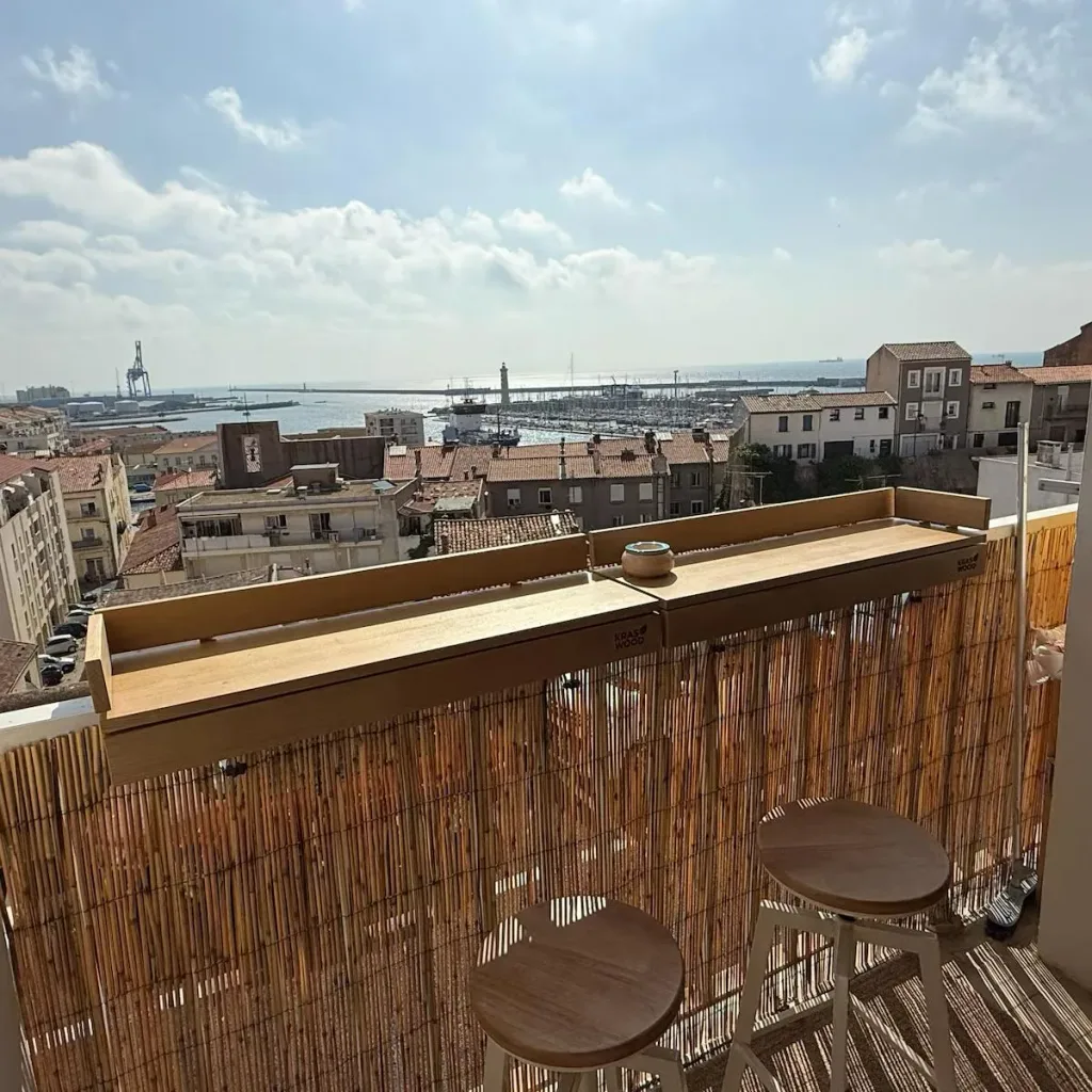 Kraswood balkonbar Holz Stadtblick meer
